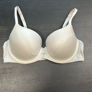 Victoria’s Secret Fabulous Lined Demi Size 34C